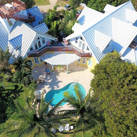 Shangri-La Boutique Bed & Breakfast West Bay Exterior foto