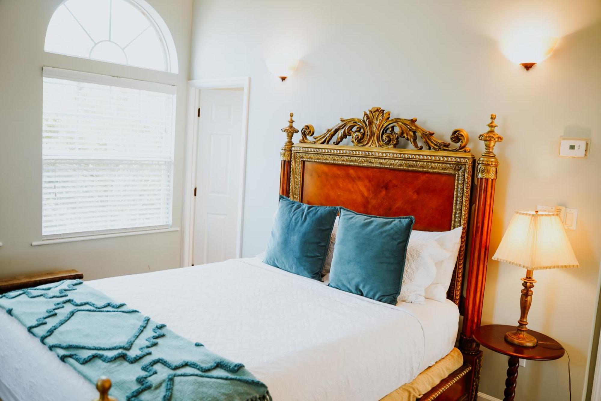 Shangri-La Boutique Bed & Breakfast West Bay Zimmer foto