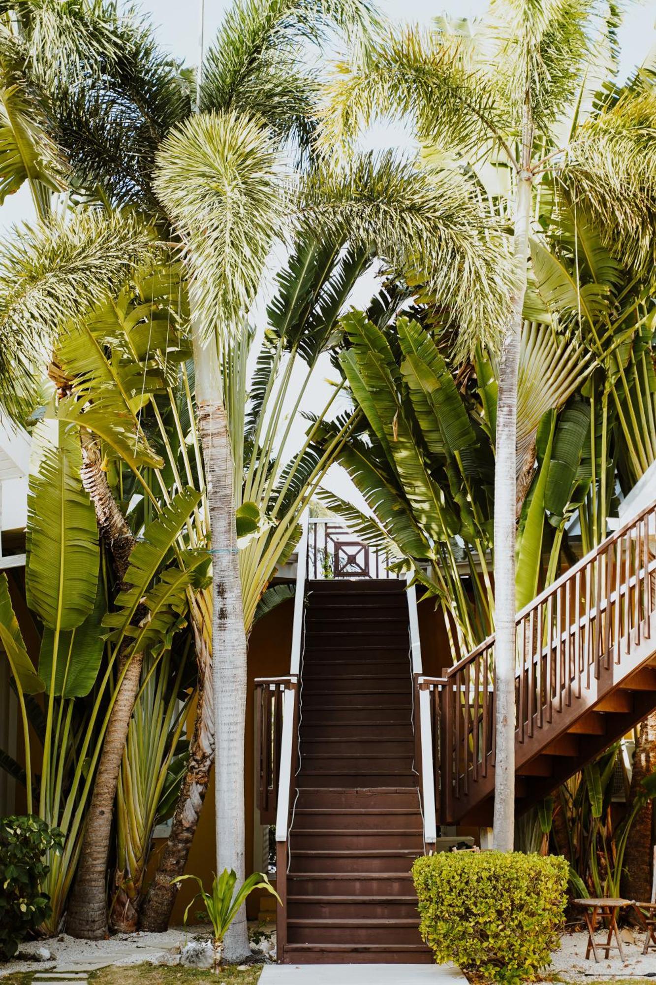 Shangri-La Boutique Bed & Breakfast West Bay Exterior foto