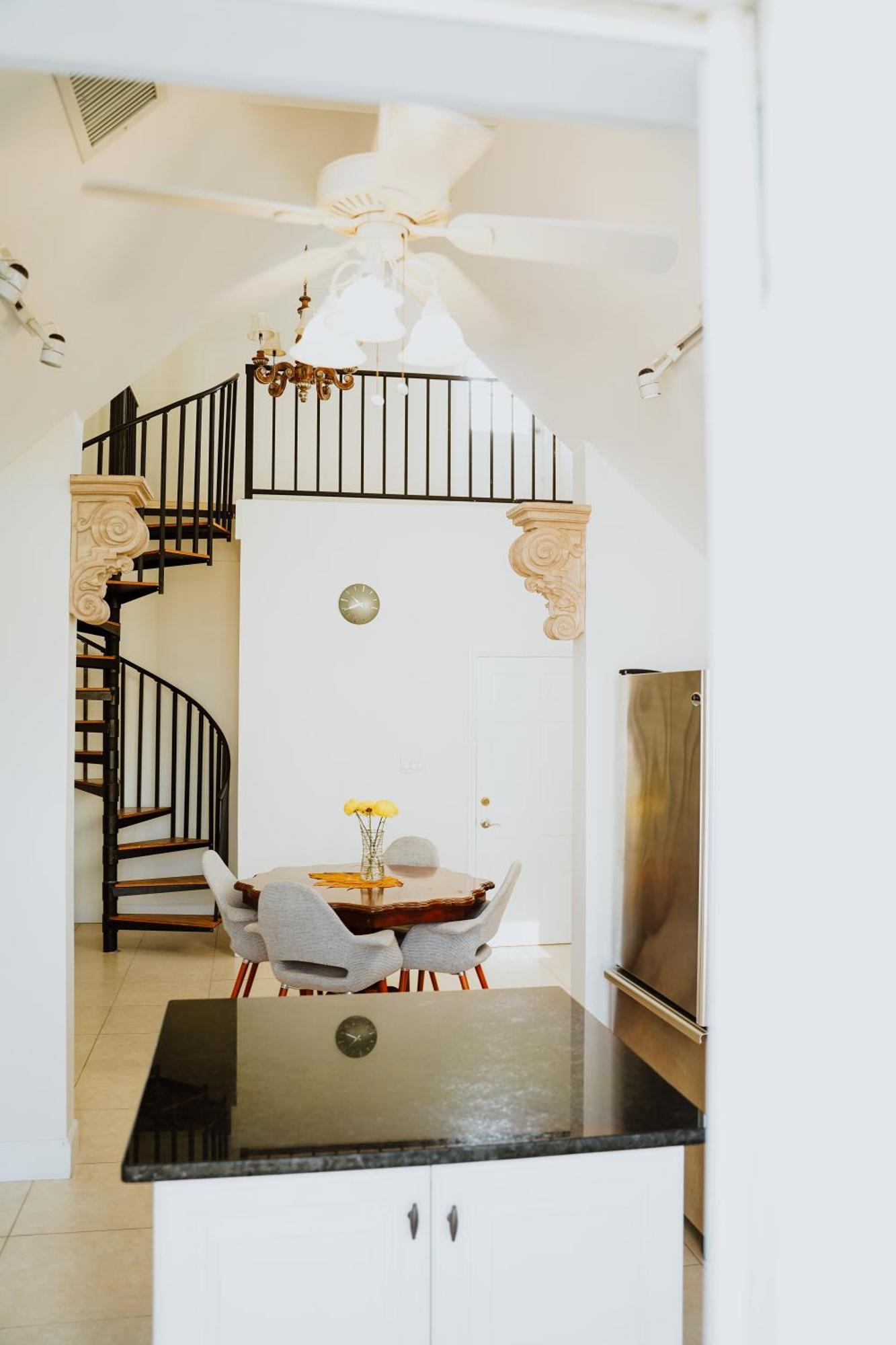 Shangri-La Boutique Bed & Breakfast West Bay Zimmer foto