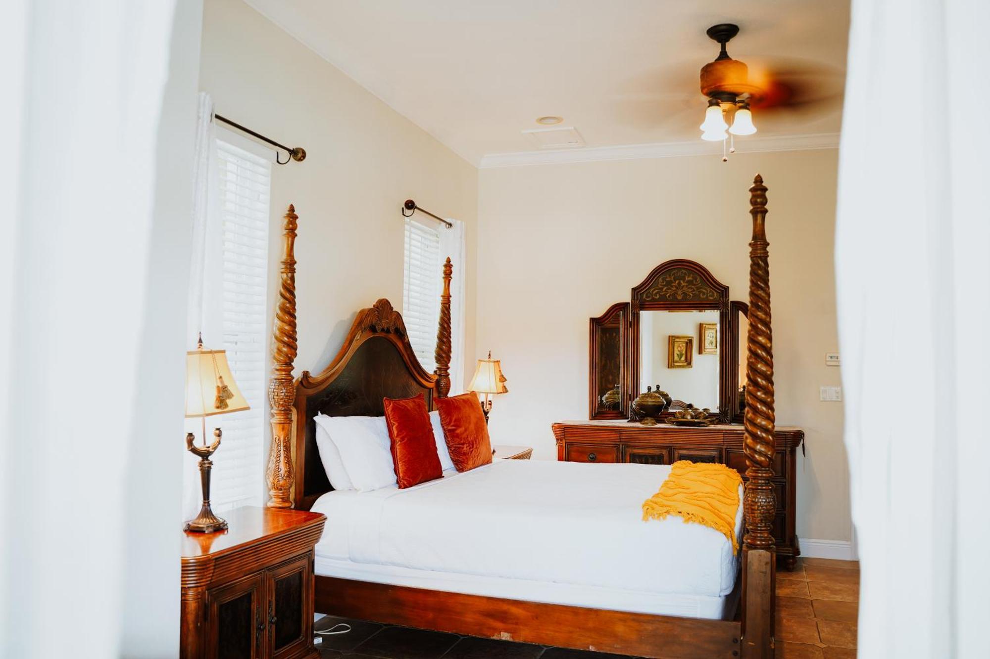 Shangri-La Boutique Bed & Breakfast West Bay Zimmer foto